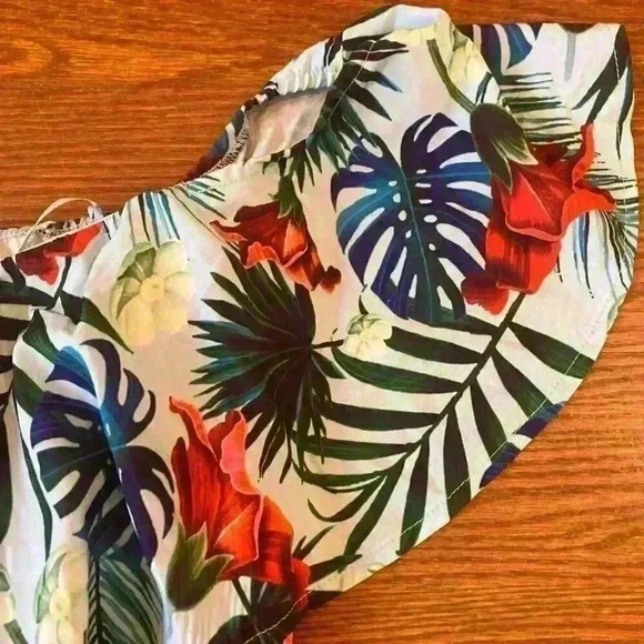 Fashion Nova Jammin' Dusty Blue Tropical Floral  cropped top Size Large L - Picture 5 of 9